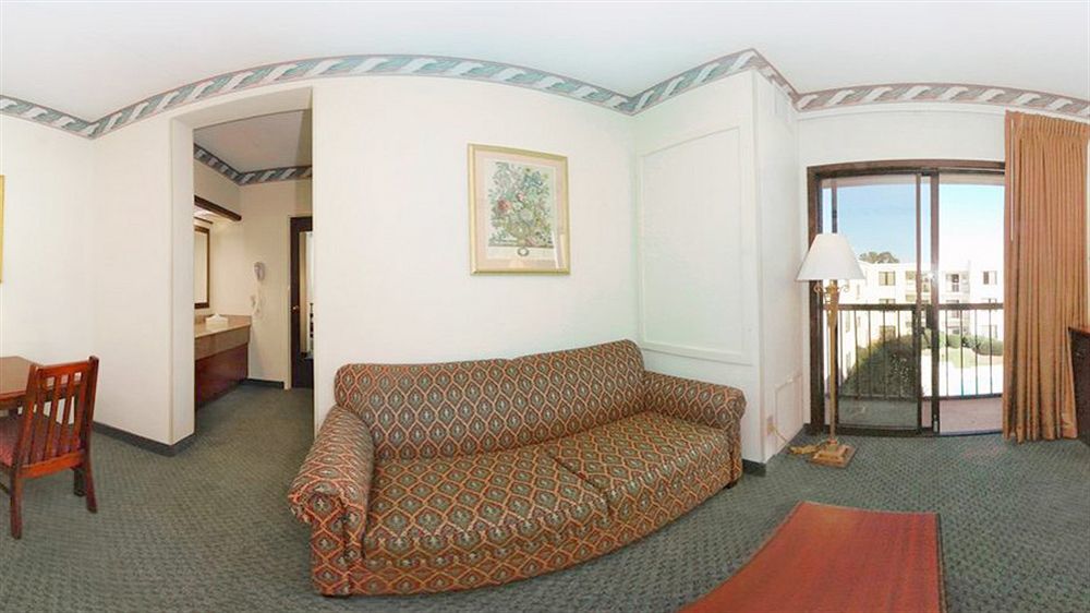 Four Points By Sheraton Raleigh North Extérieur photo